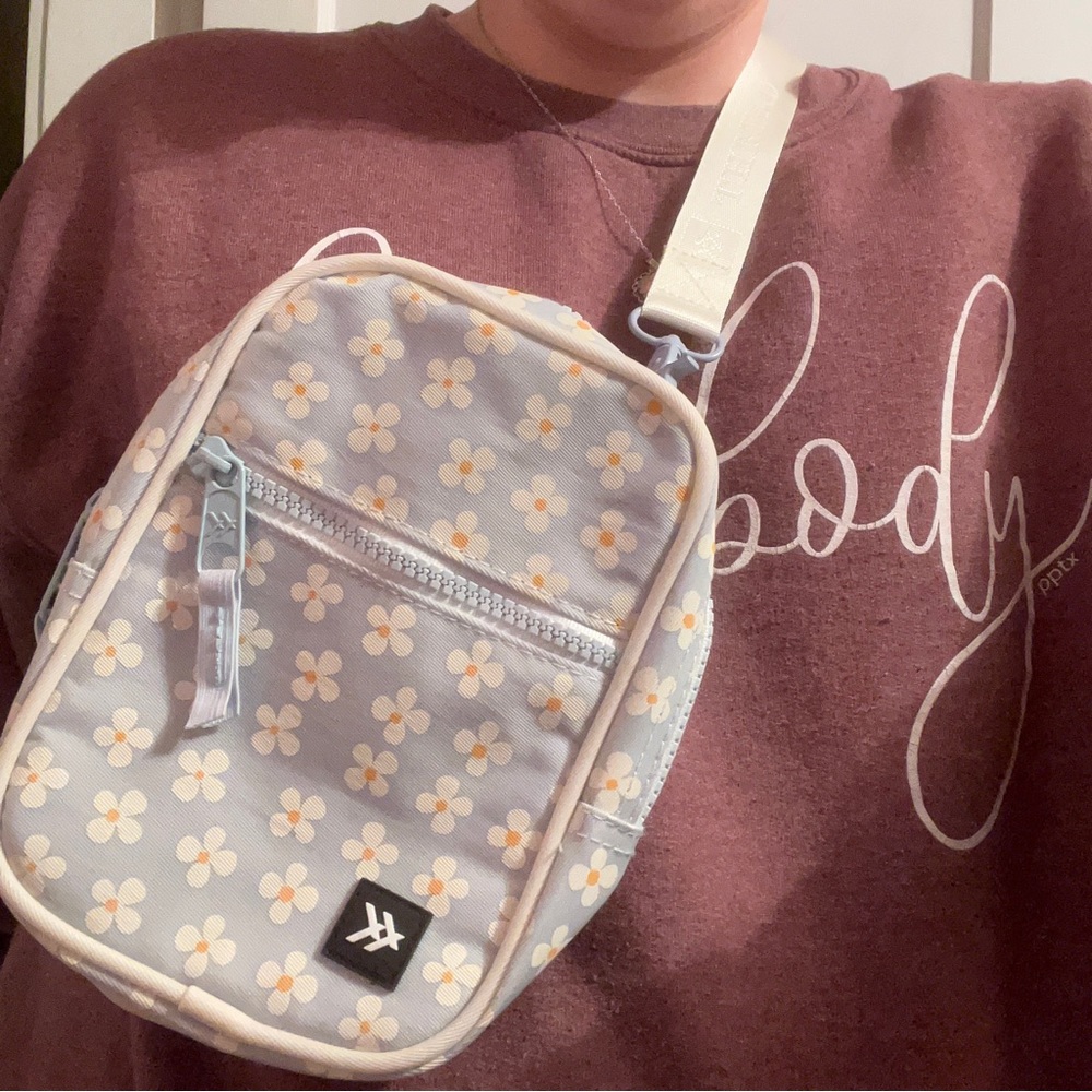 Thread Crossbody Bag in Luna (Daisies)